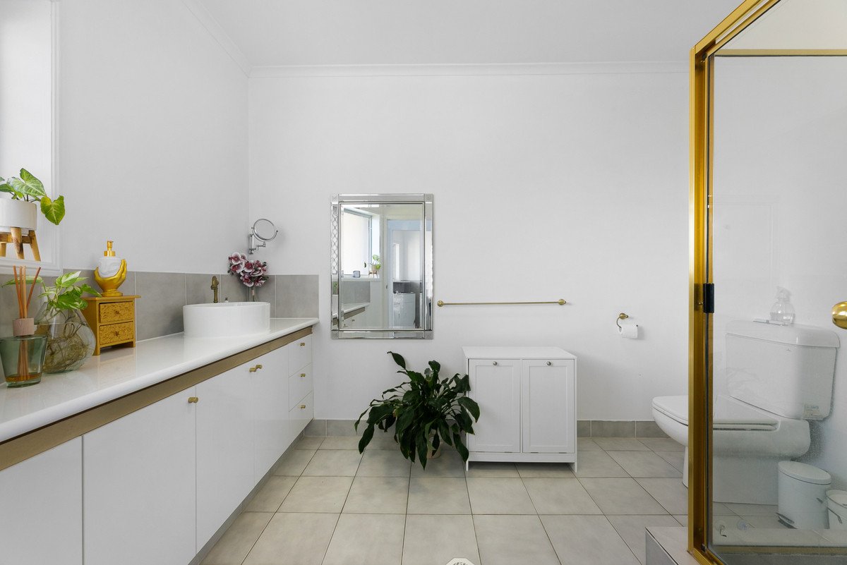 15-17 Buckingham Way Elanora 32
