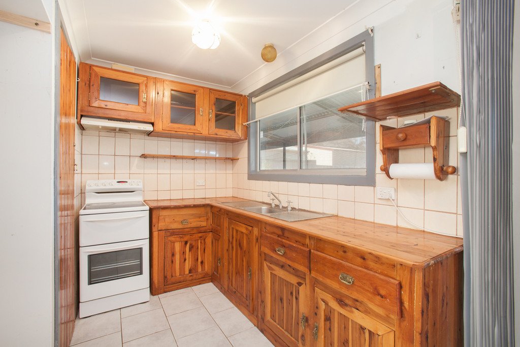 15 Aberdare St  KITCHENER 7