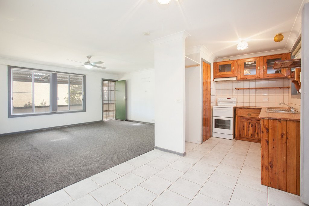 15 Aberdare St  KITCHENER 8