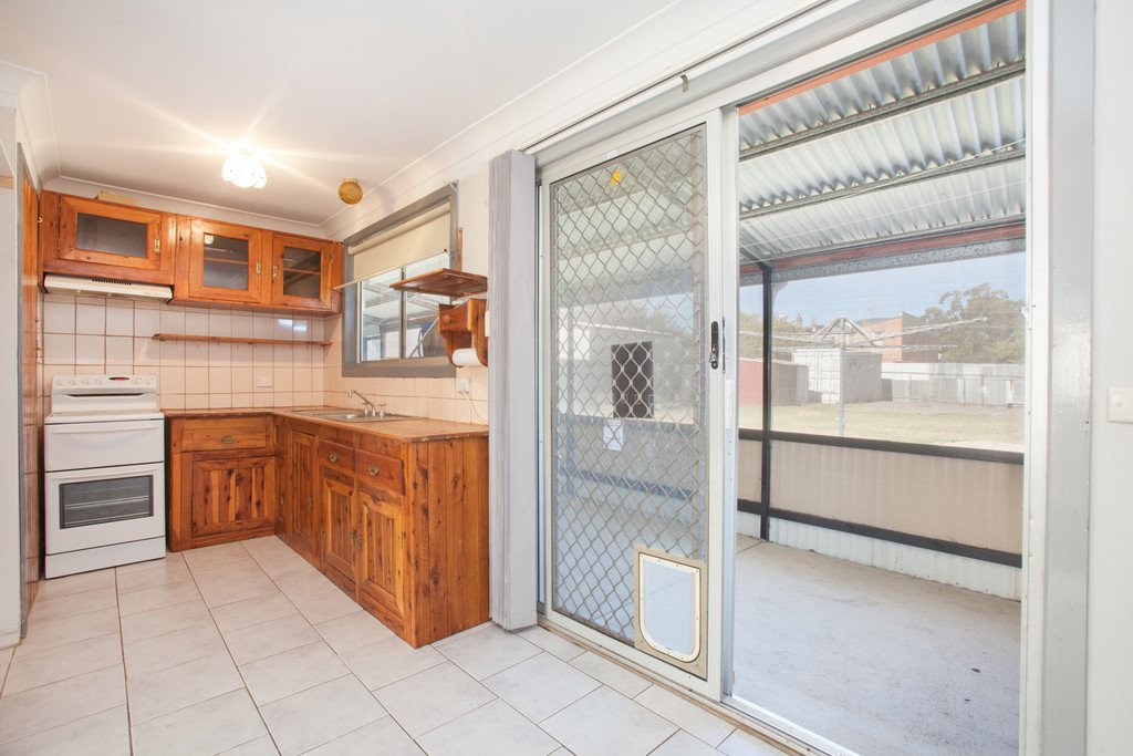 15 Aberdare St  KITCHENER 15