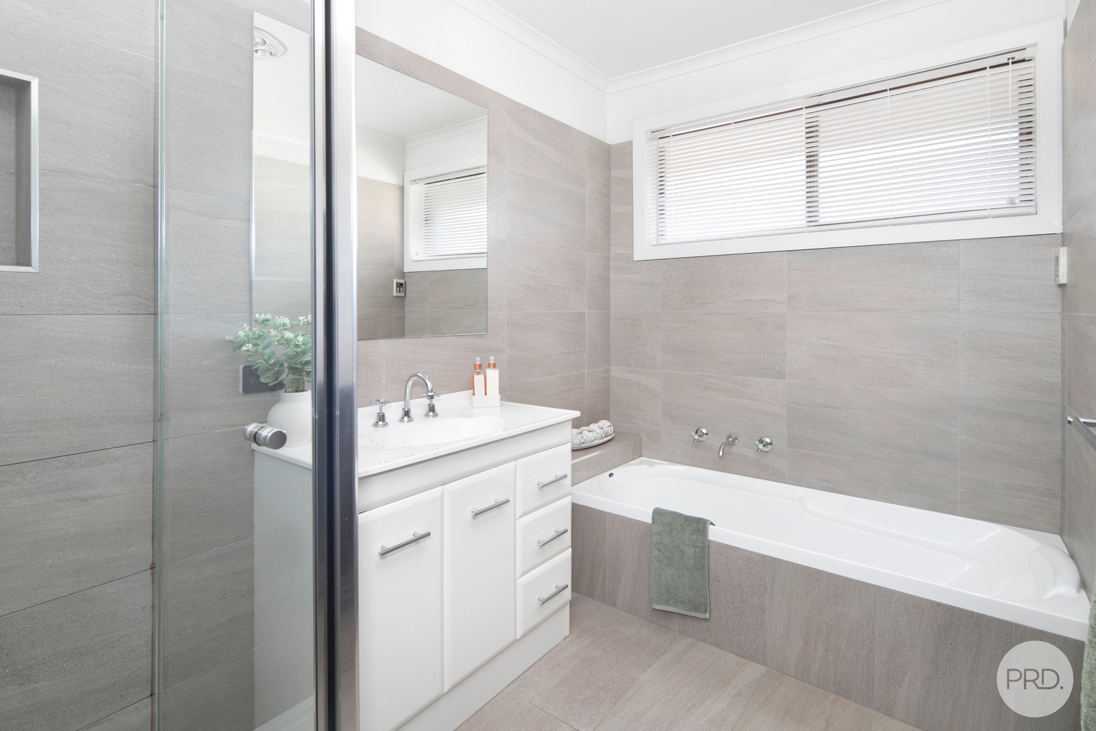 15 Ainley Street BROWN HILL 9