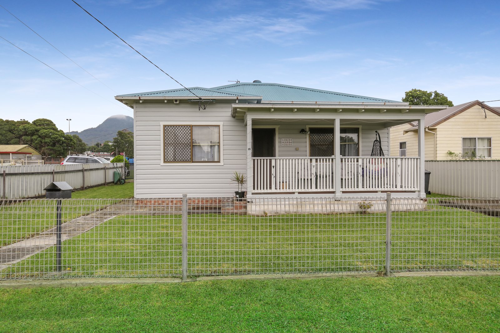 15 Albert Street UNANDERRA 1