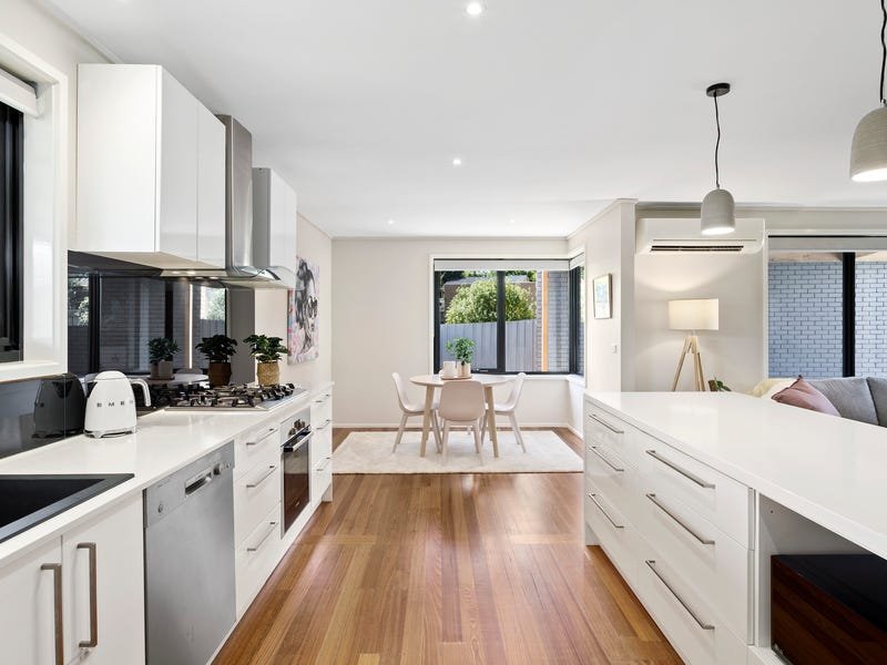 Real Estate and Property in 15 Aminya Crescent, Yallambie, VIC