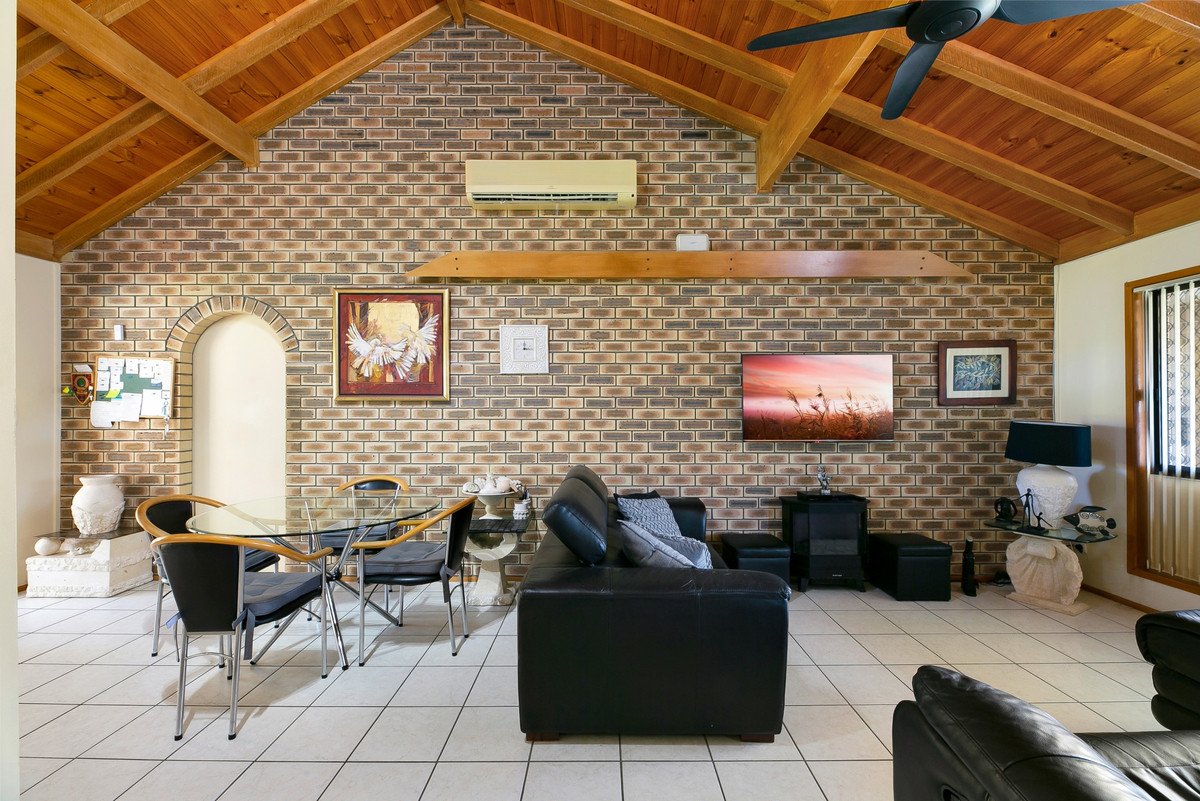 15 Anthony Drive BURLEIGH WATERS 4