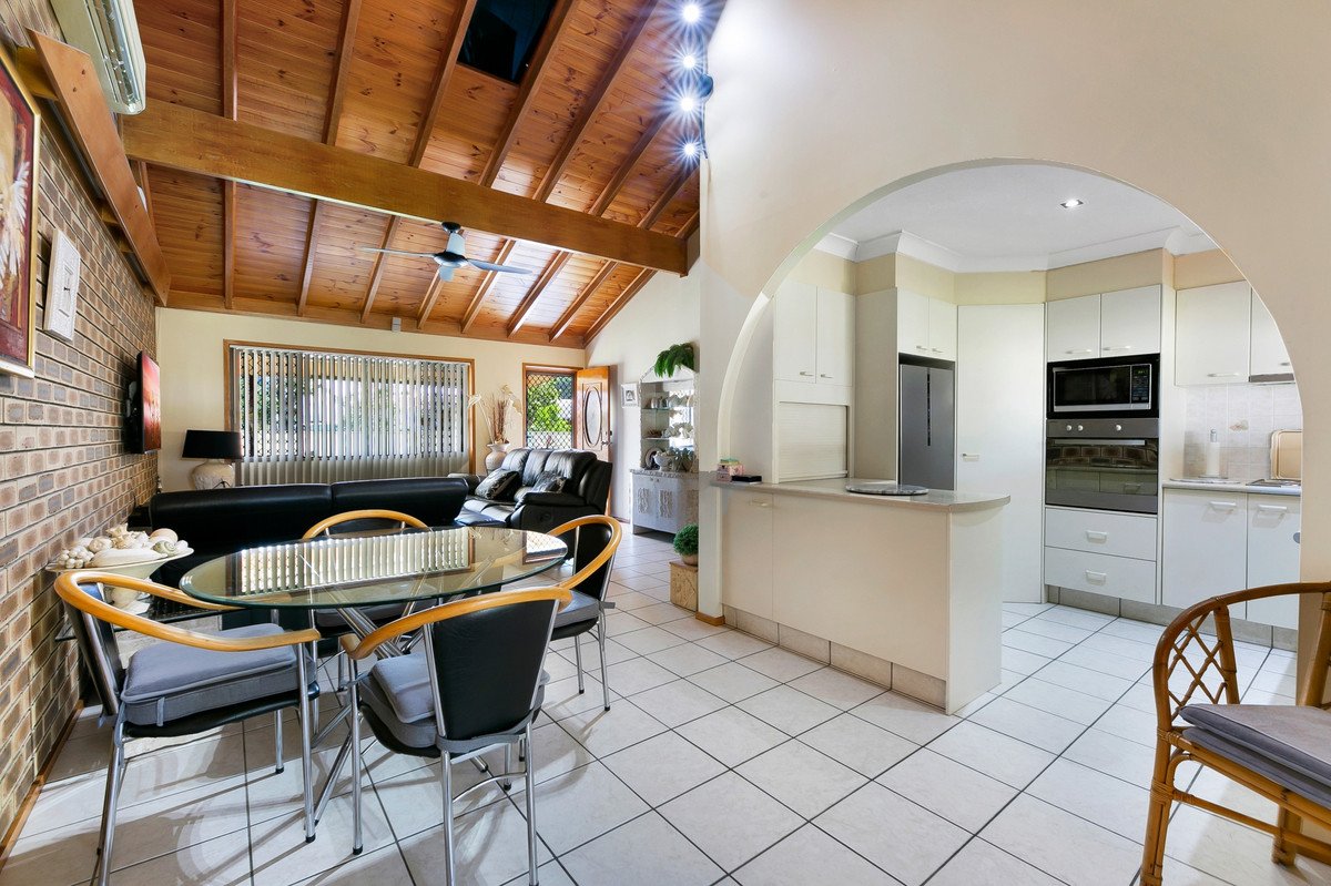 15 Anthony Drive BURLEIGH WATERS 7