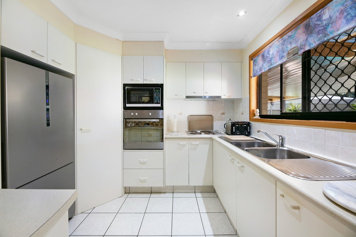 15 Anthony Drive BURLEIGH WATERS 8