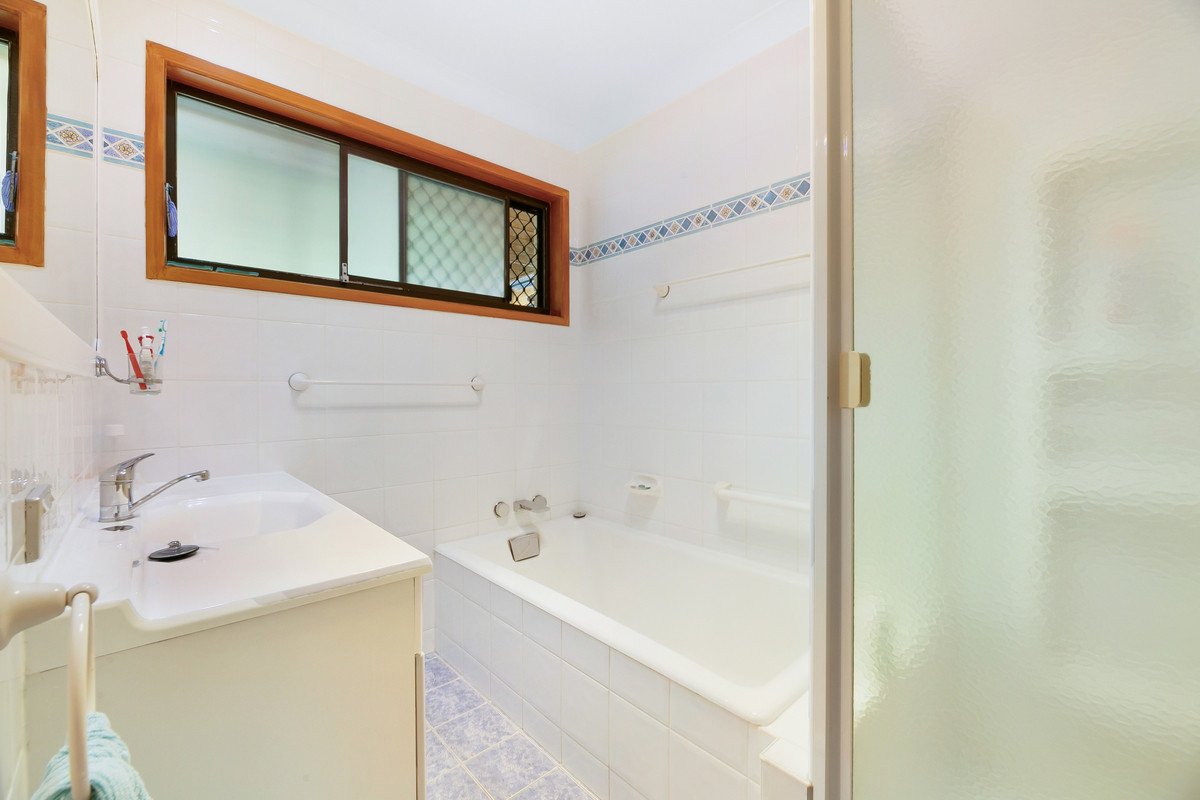 15 Anthony Drive BURLEIGH WATERS 12