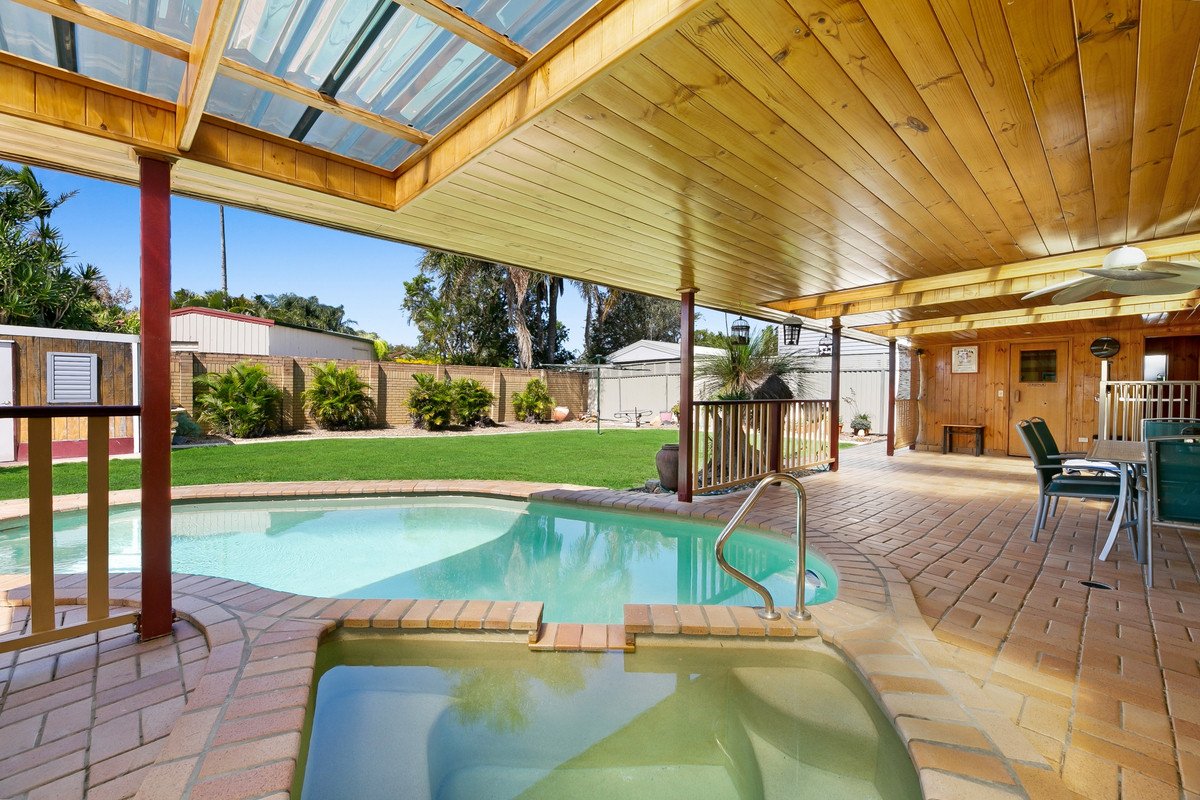 15 Anthony Drive BURLEIGH WATERS 14