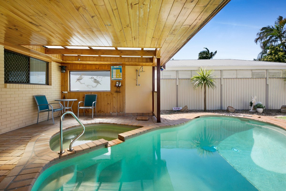 15 Anthony Drive BURLEIGH WATERS 15