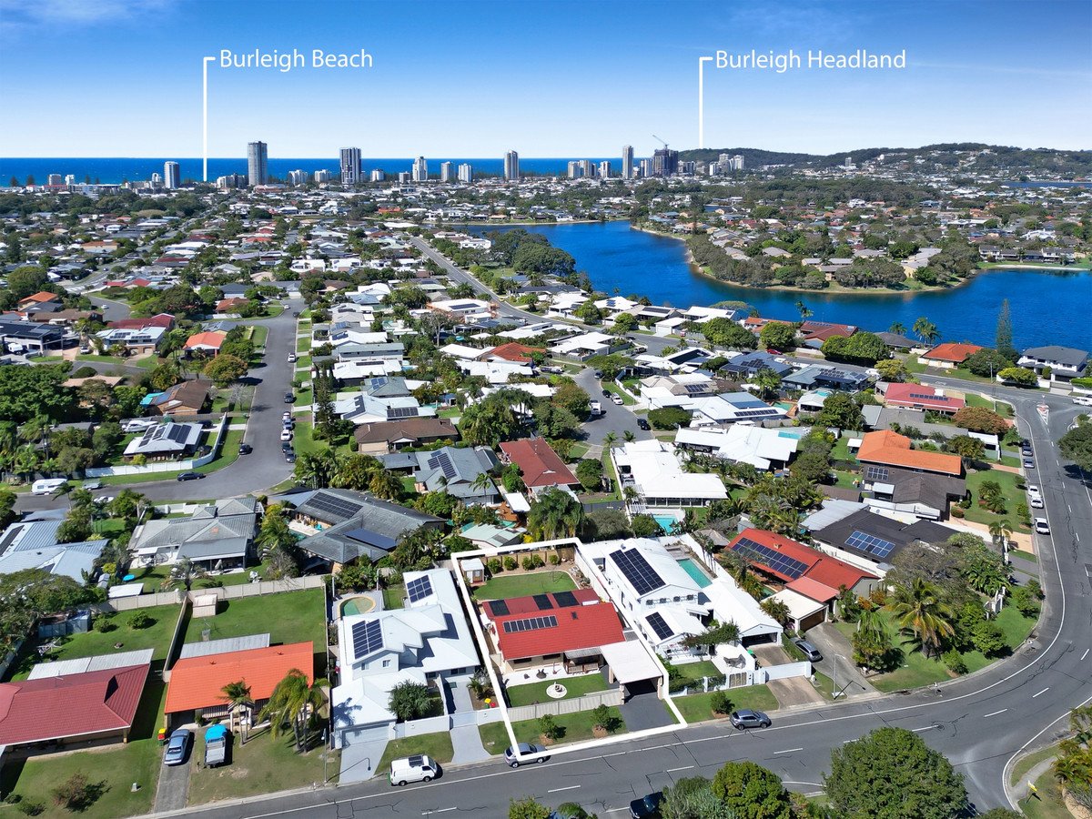 15 Anthony Drive BURLEIGH WATERS 19