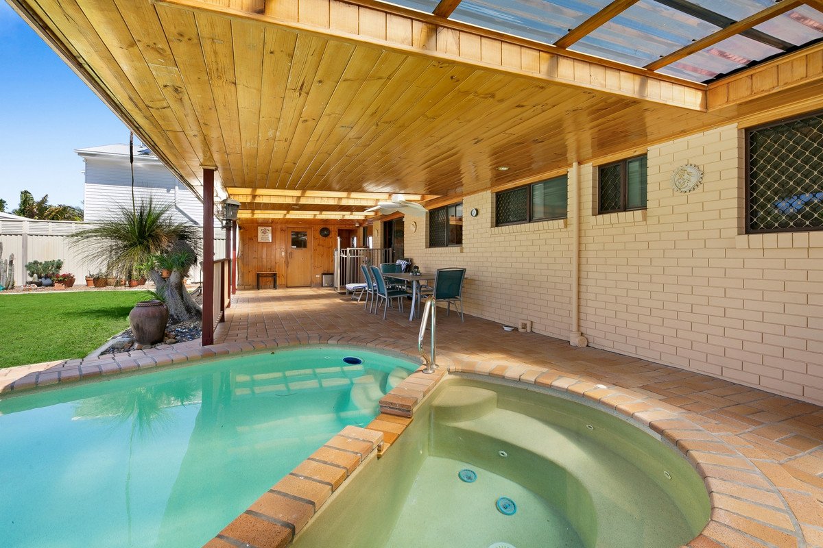 15 Anthony Drive BURLEIGH WATERS 15