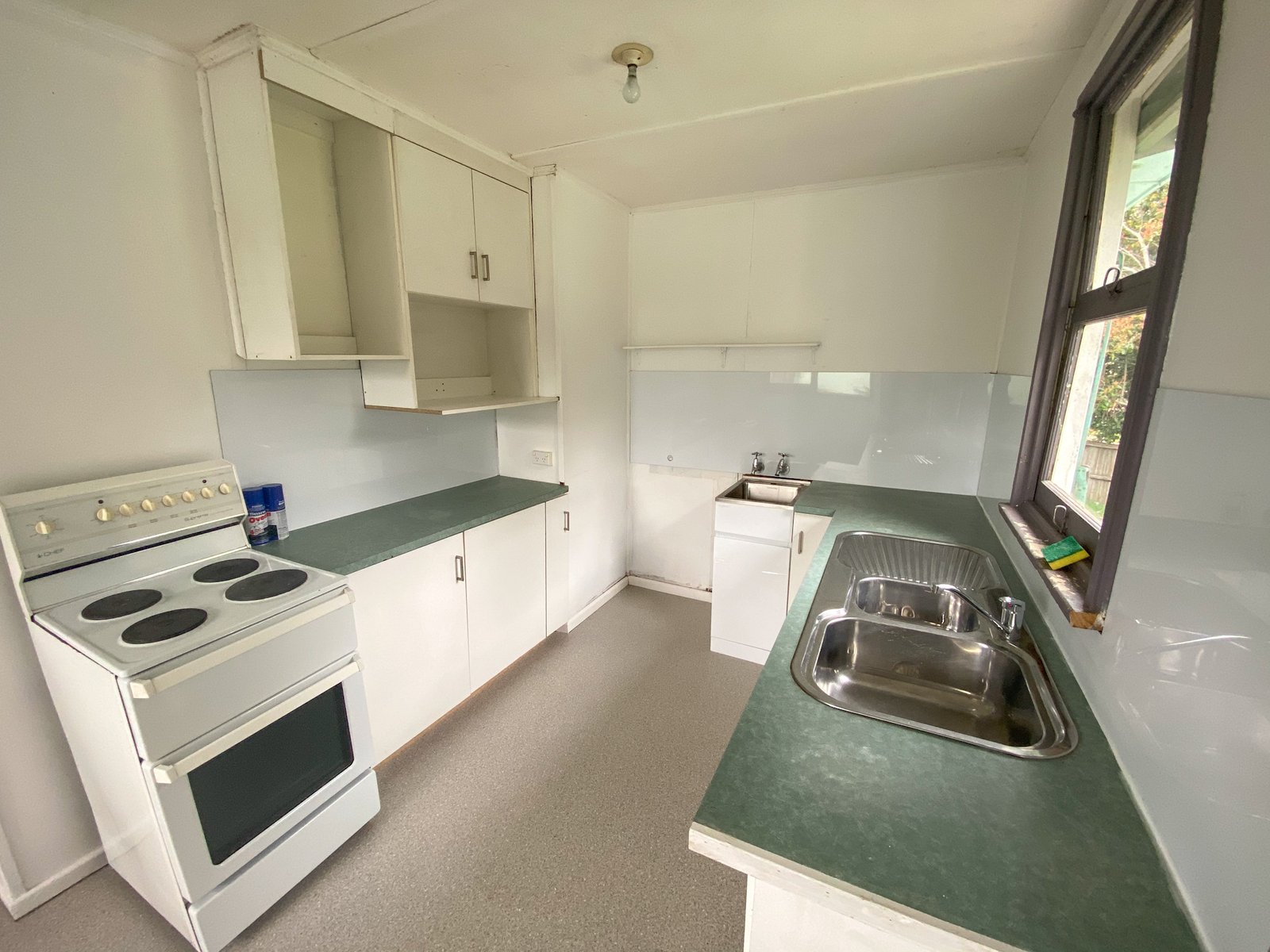 15 Apanie Crescent CHIGWELL 4