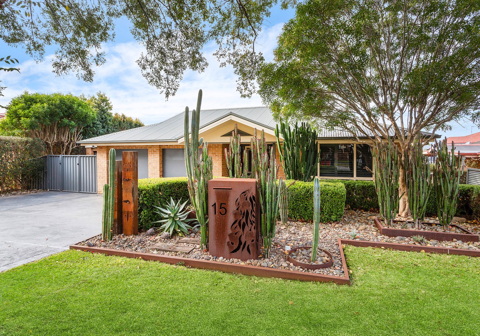 15 Armitage Avenue HORSLEY 2