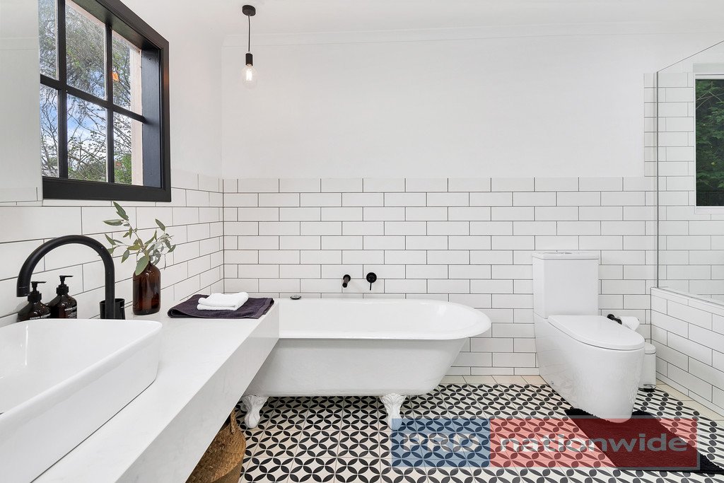 15 Bath Street CLUNES 8
