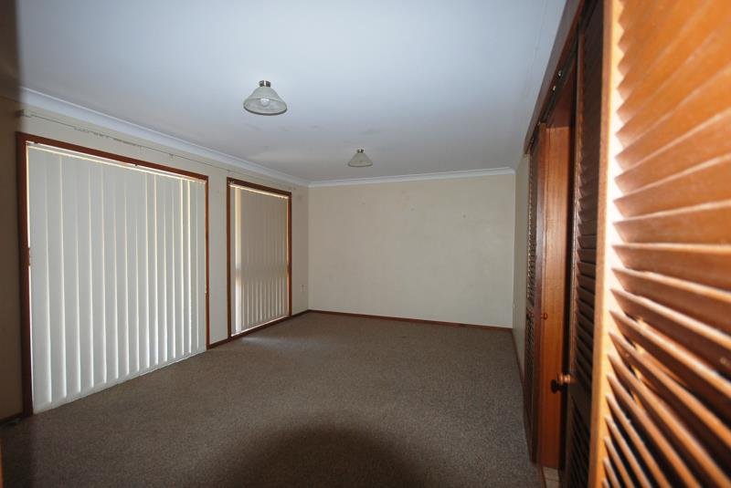 15 Bavaria Street TOLLAND 2