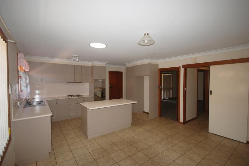 15 Bavaria Street TOLLAND 3