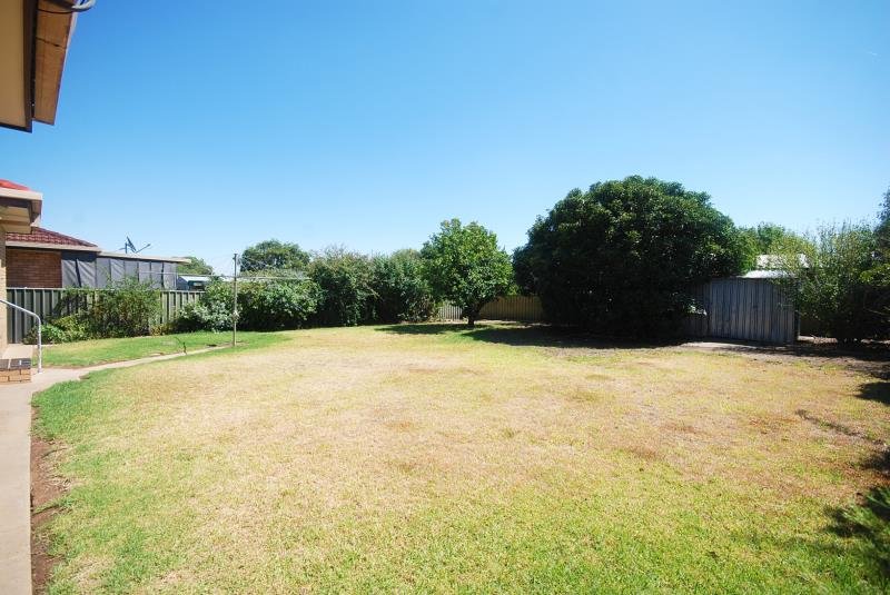 15 Bavaria Street TOLLAND 4