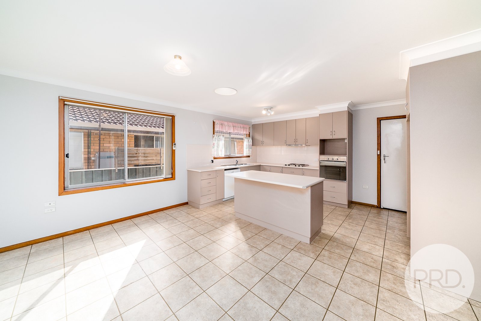 15 Bavaria Street TOLLAND 4