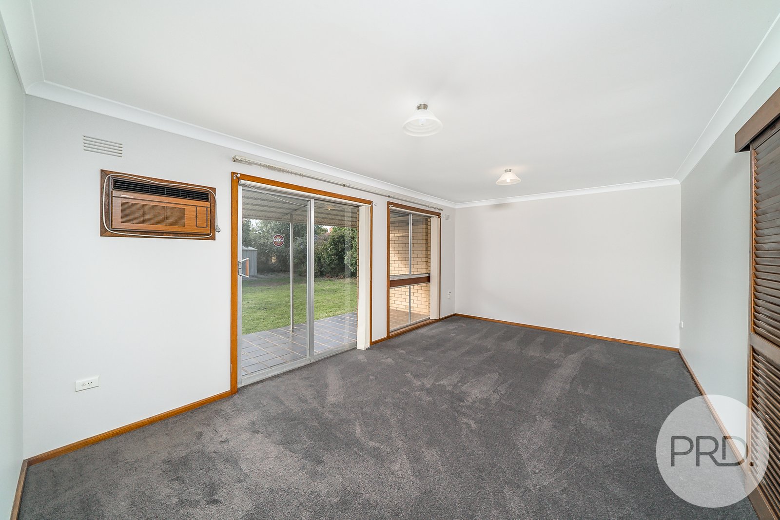 15 Bavaria Street TOLLAND 5