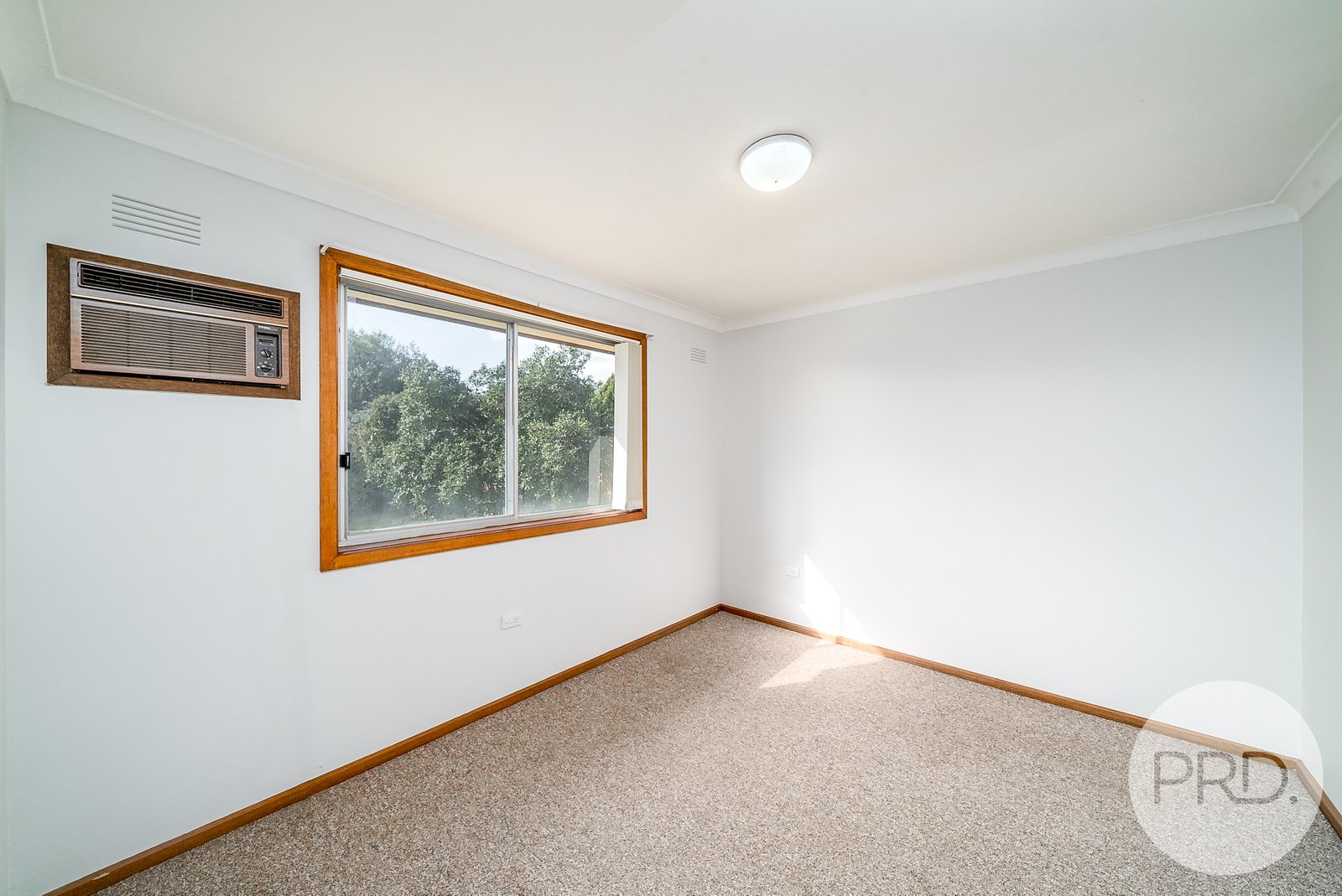 15 Bavaria Street TOLLAND 8