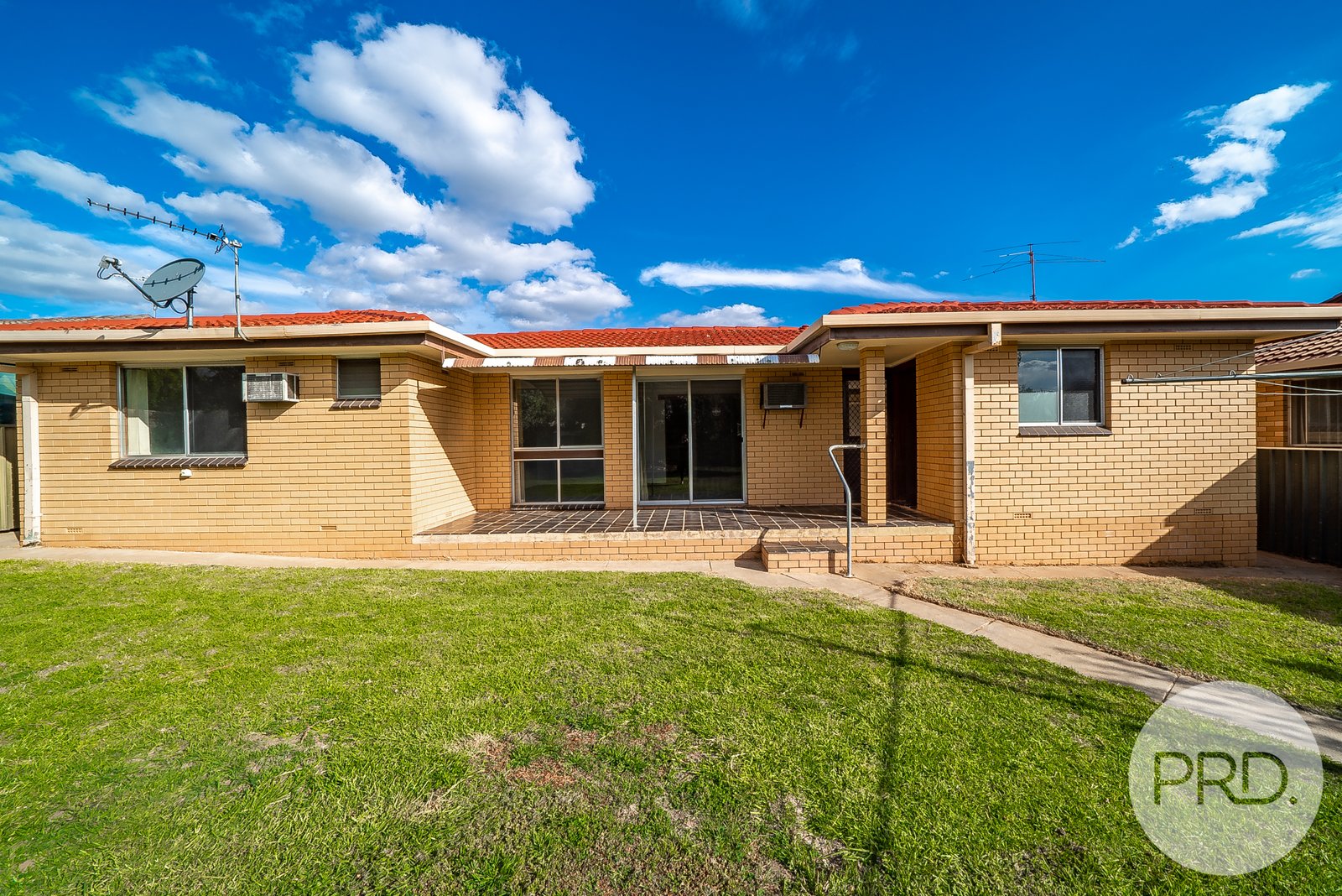 15 Bavaria Street TOLLAND 11