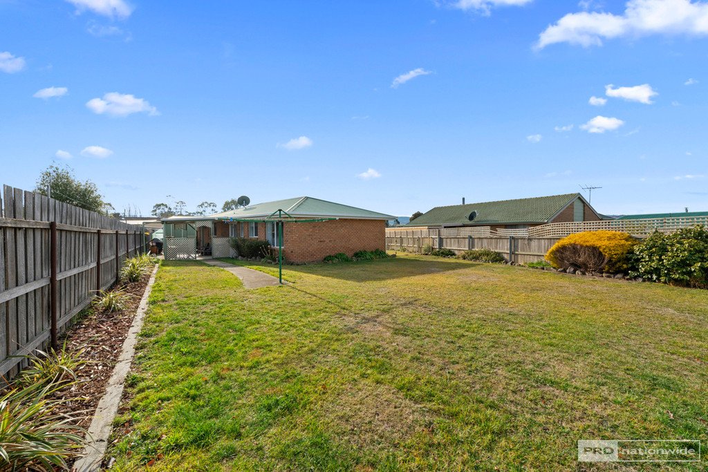 15 Bemlena Place BRIGHTON 18