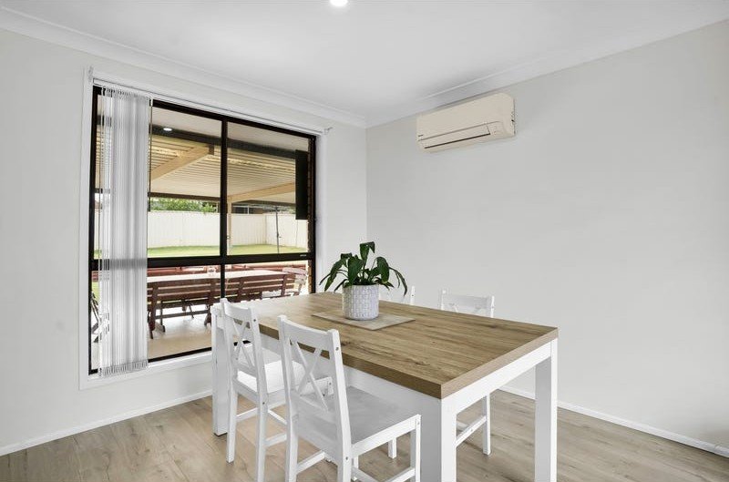 15 Beyer Place CURRANS HILL 2