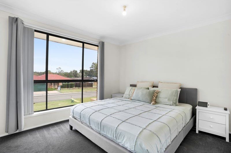 15 Beyer Place CURRANS HILL 4