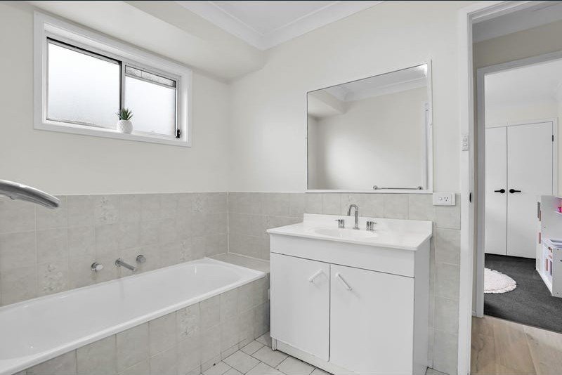 15 Beyer Place CURRANS HILL 5