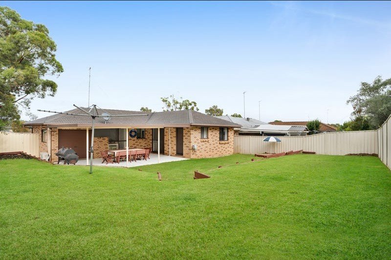 15 Beyer Place CURRANS HILL 7