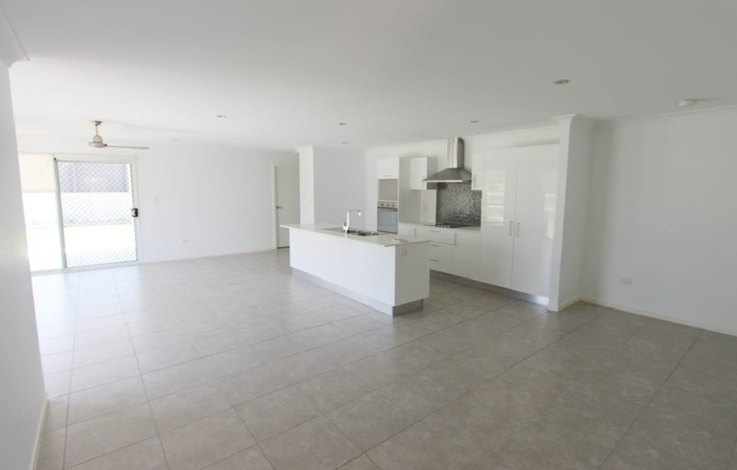 15 BROADWATER Place NEW AUCKLAND 2