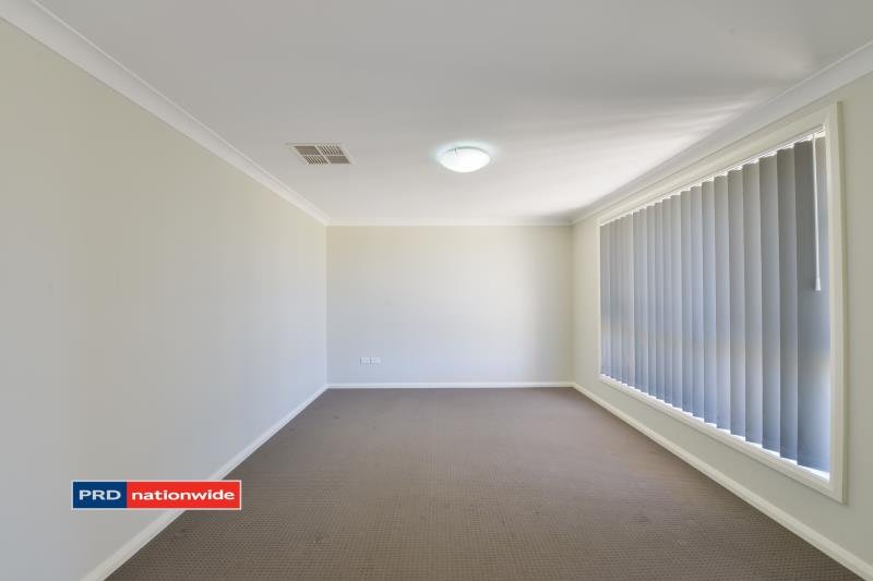 15 Brushbox Grove TAMWORTH 4
