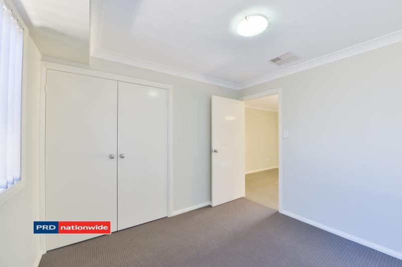 15 Brushbox Grove TAMWORTH 8