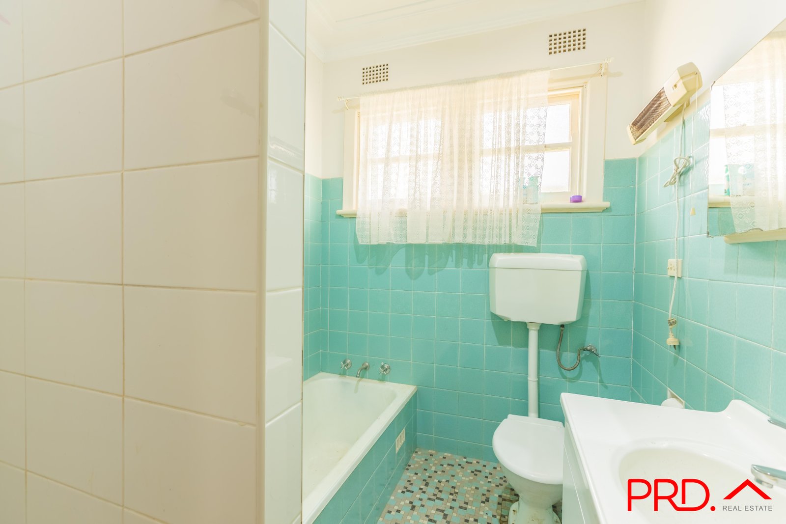 15 Cambridge Street TAMWORTH 11