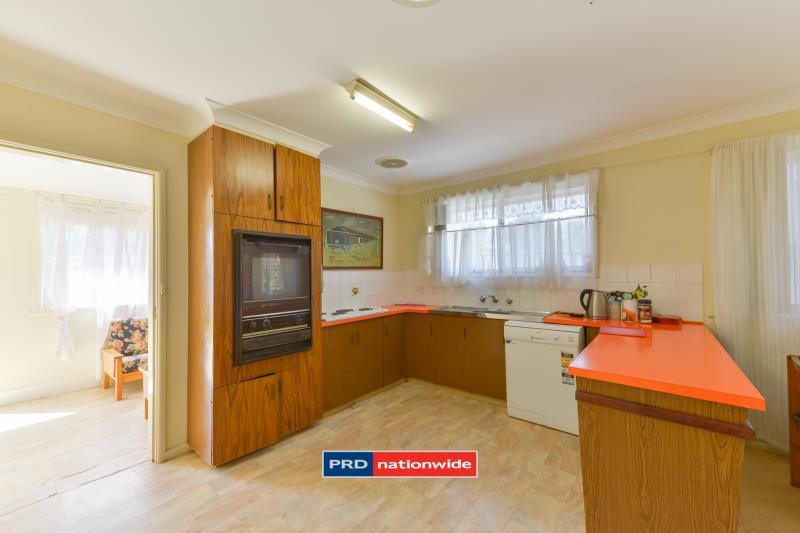 15 Campbell Road TAMWORTH 2