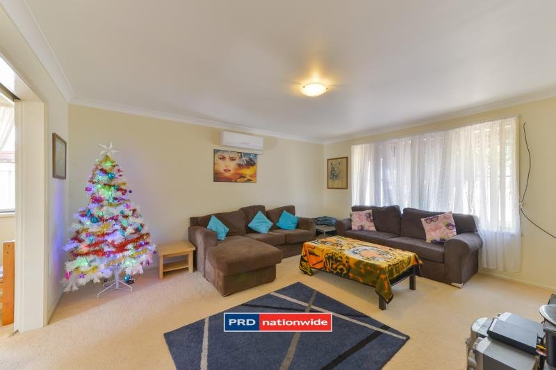 15 Campbell Road TAMWORTH 4