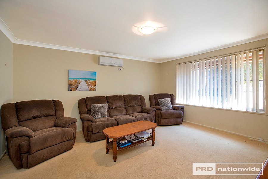 15 Campbell Road TAMWORTH 2