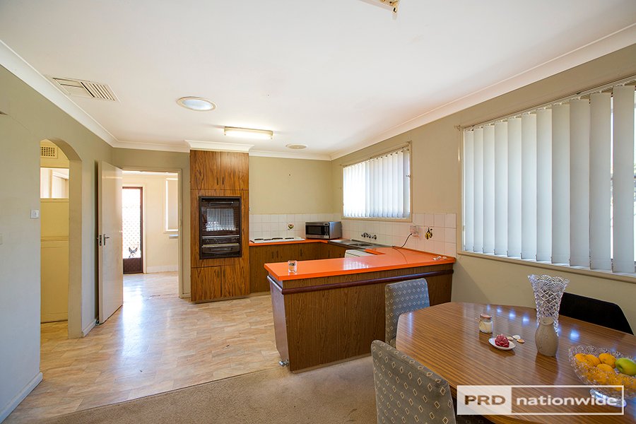 15 Campbell Road TAMWORTH 3