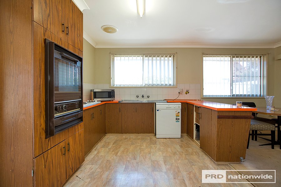 15 Campbell Road TAMWORTH 4