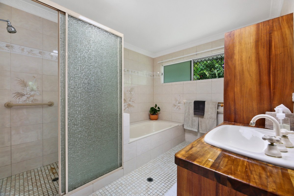 15 Camphorlaurel Court Tallebudgera Valley 10