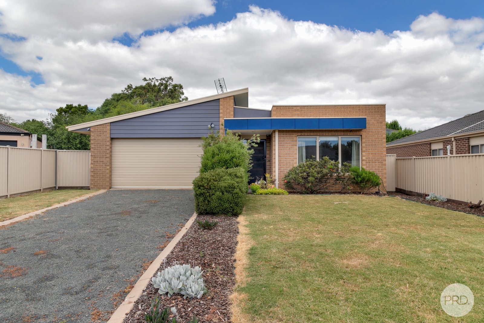 15 Canadian Crescent CANADIAN 1