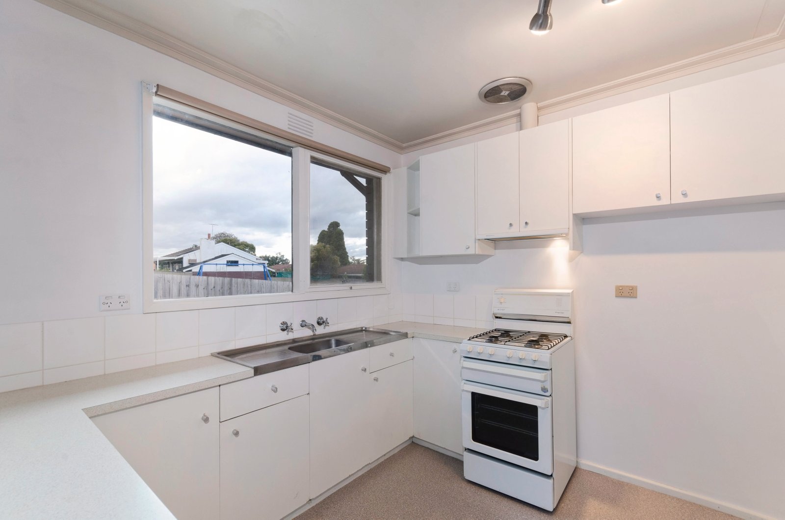 Gallery: 1/5 Cara Road