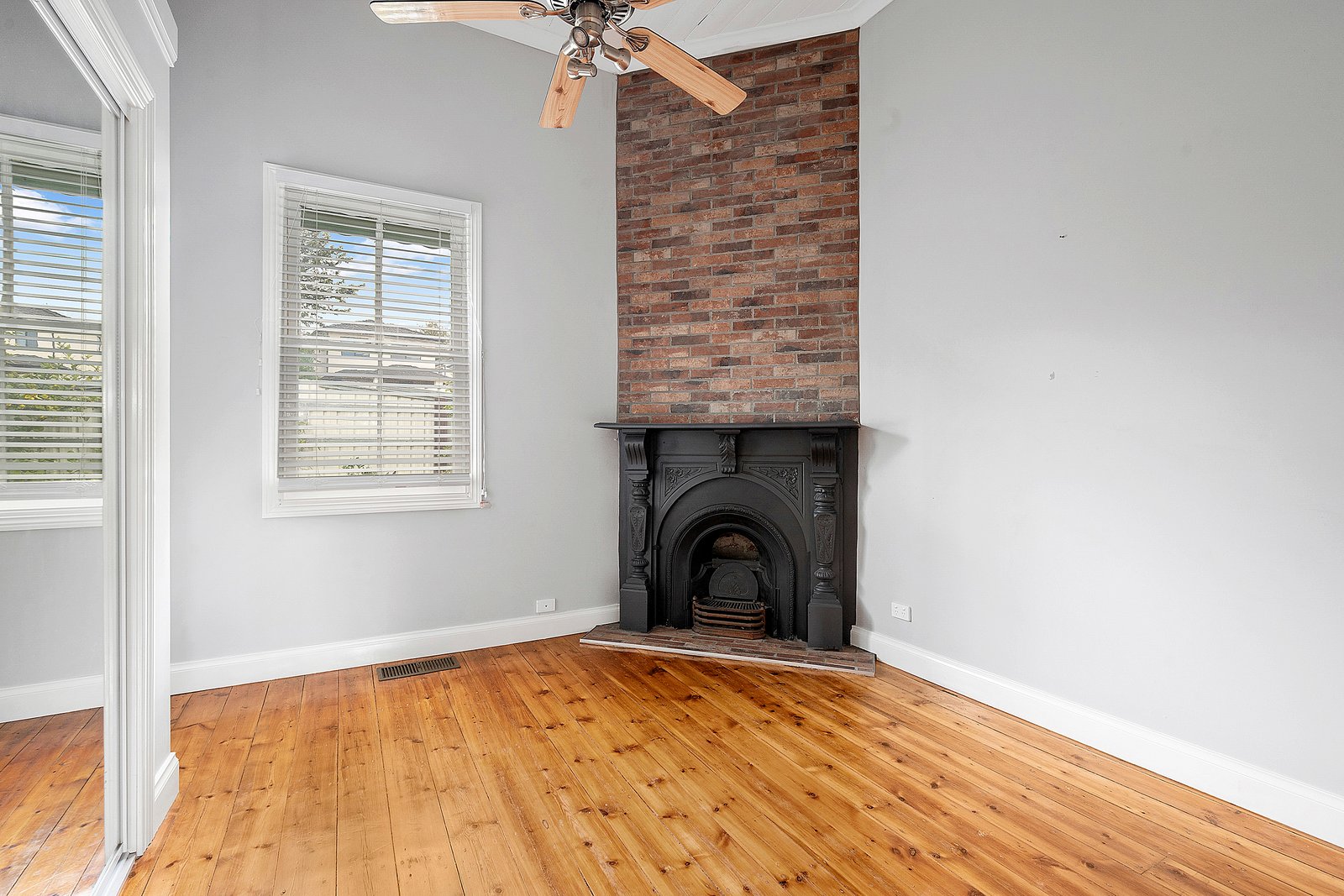 Gallery: 15 Carolin St