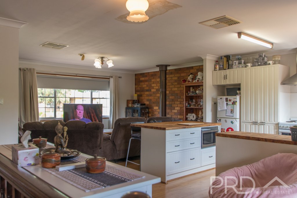 15 Cedar Crescent TUMUT 5