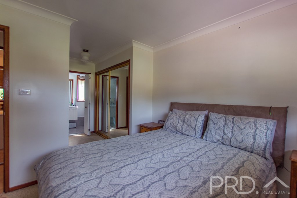 15 Cedar Crescent TUMUT 9