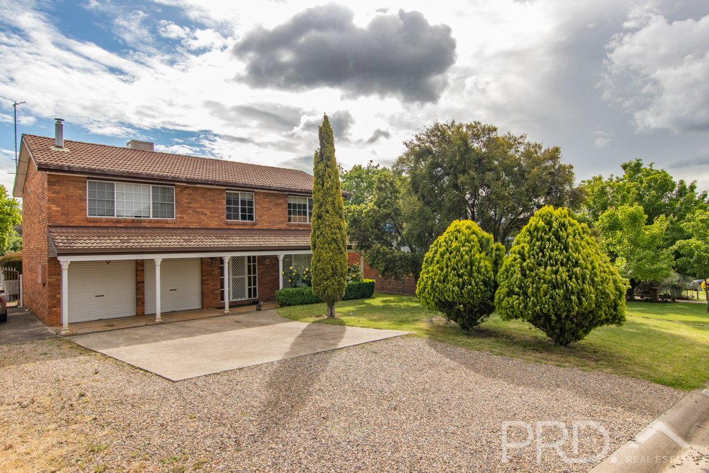 15 Cedar Crescent TUMUT 19
