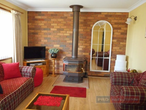 15 Cedar Crescent TUMUT 4