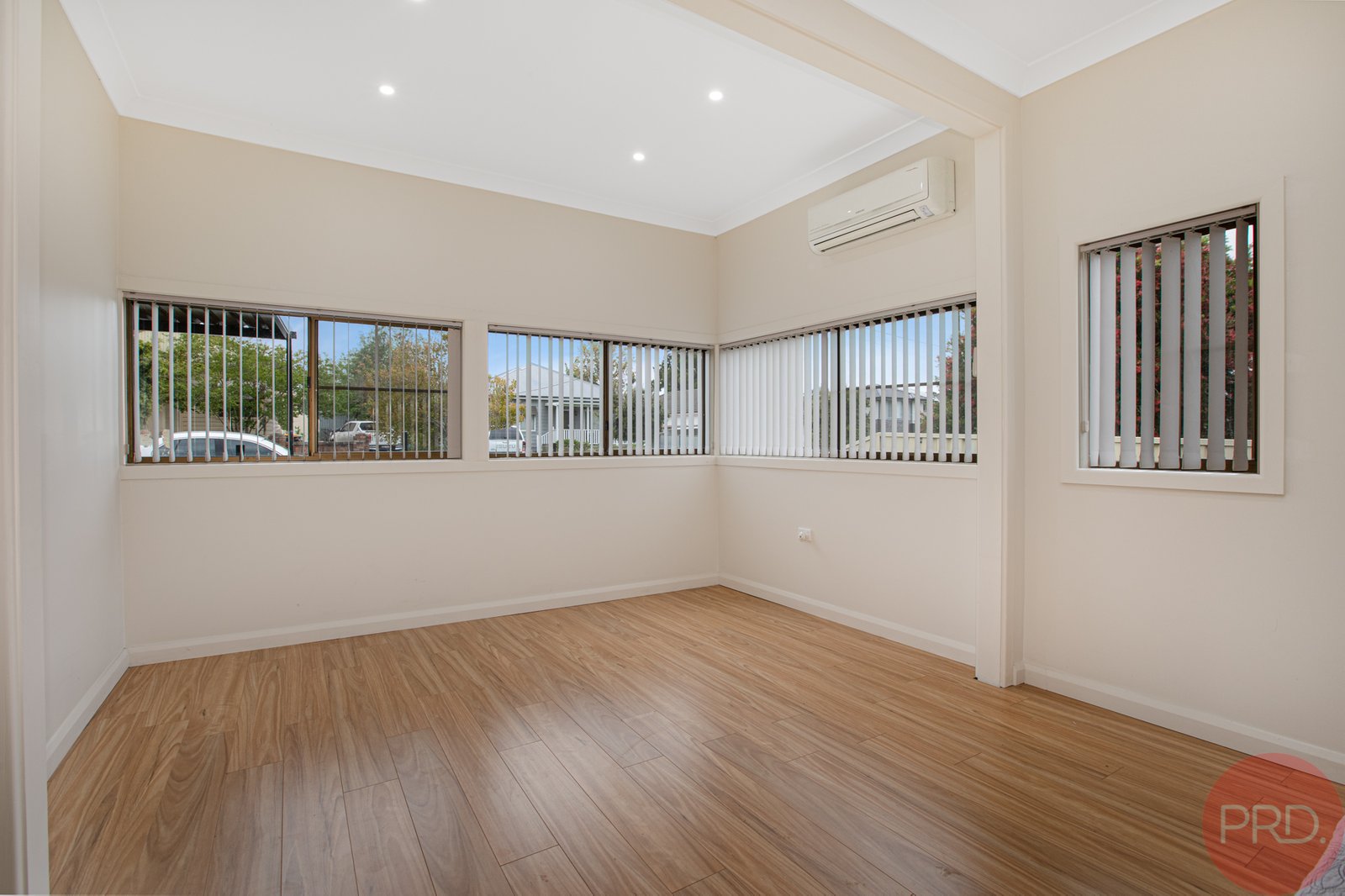 15 Chaucer Street BERESFIELD 2