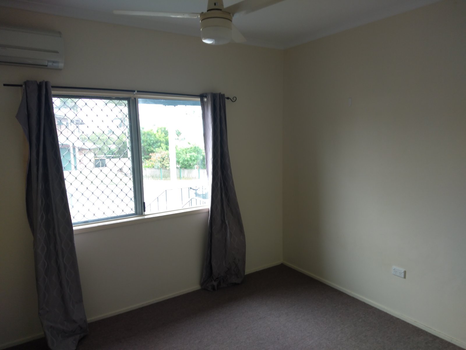 15 Chauvel  BOYNE ISLAND 13