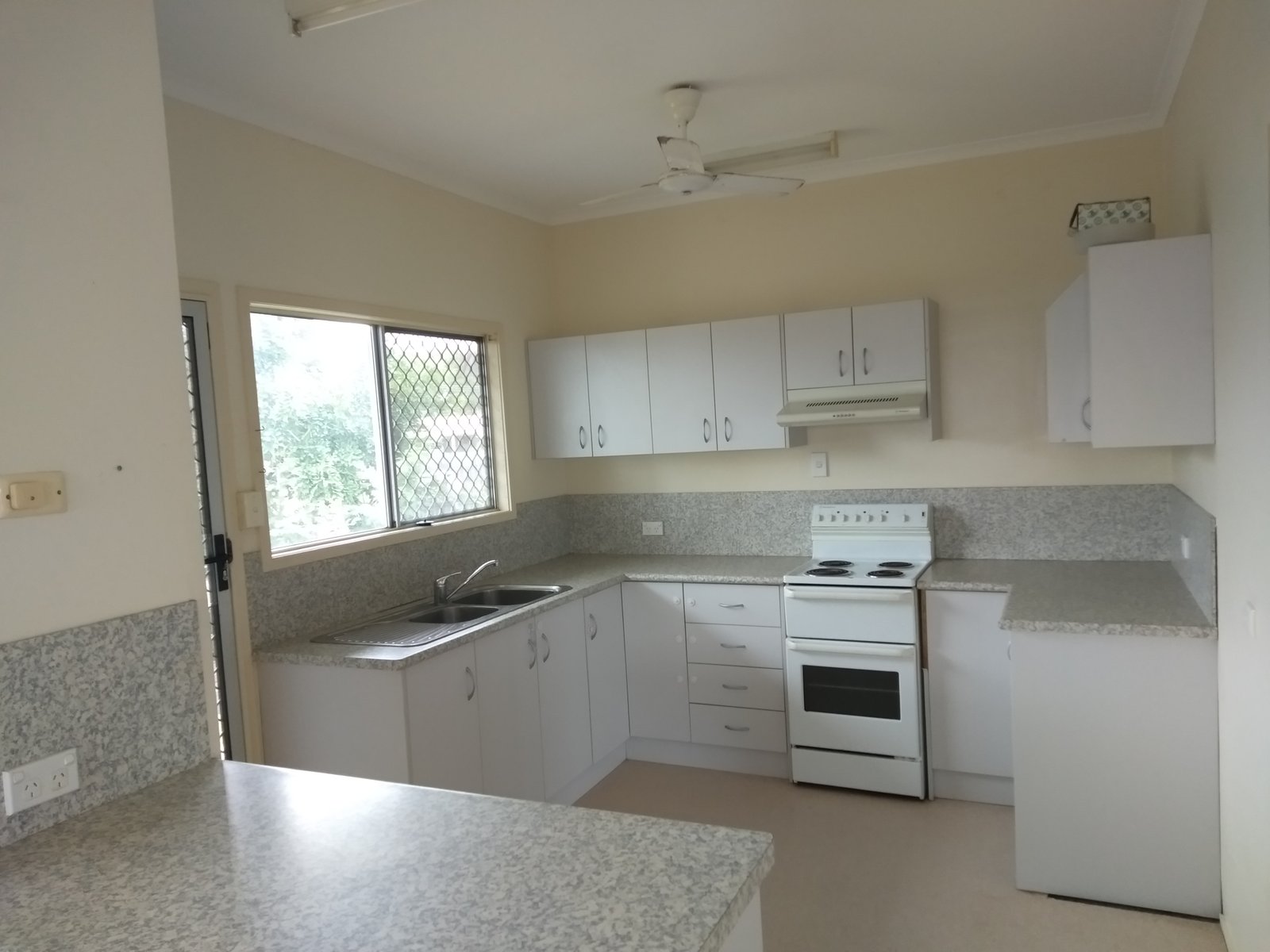 15 Chauvel  BOYNE ISLAND 19